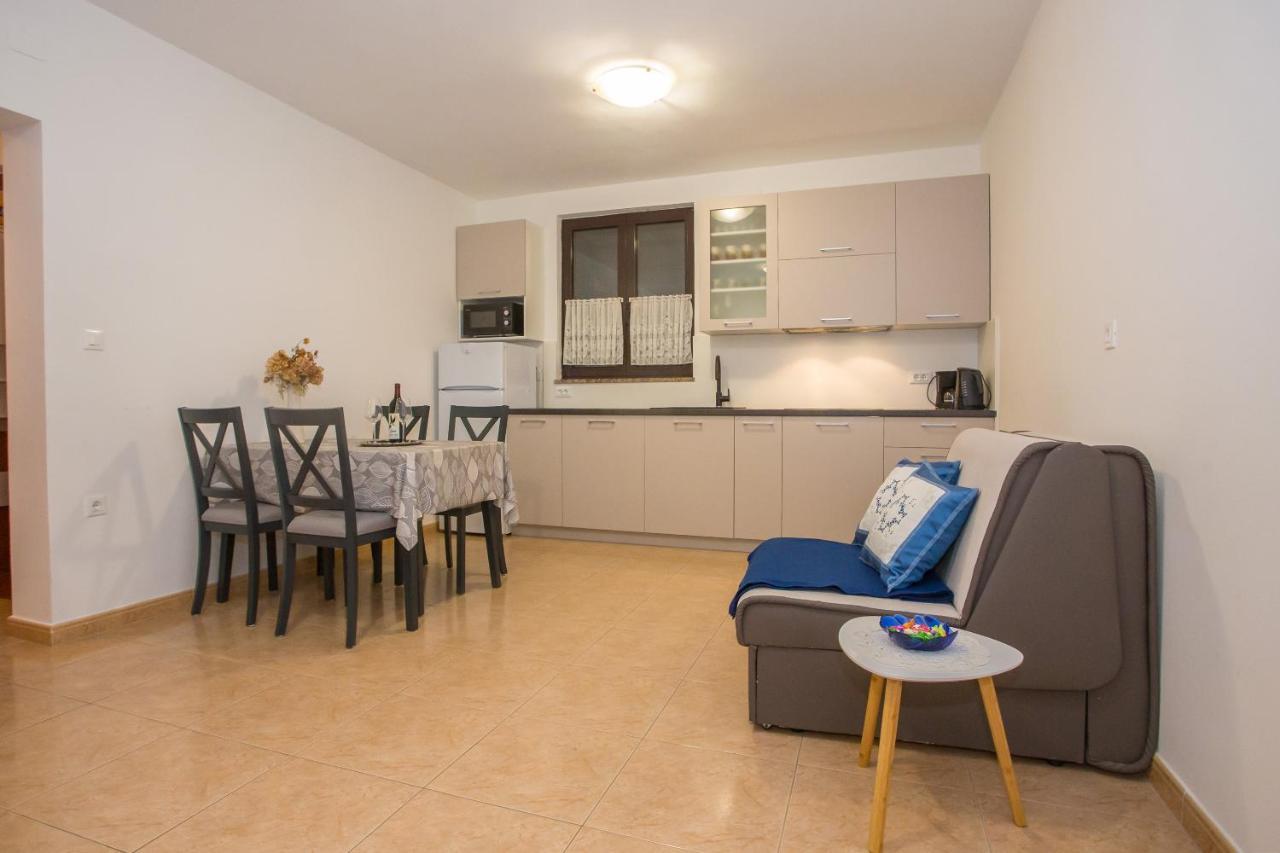 Ivan 2 Apartment *